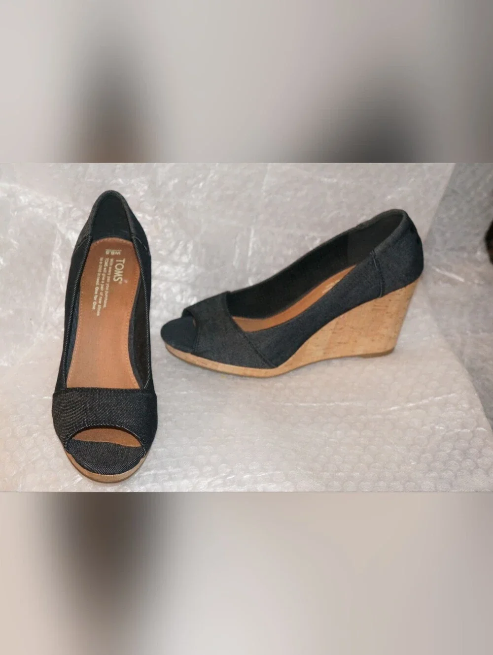 Toms Women's Stella wedge shoes in a  black denim fabric Size  8.5